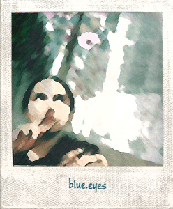 Imagen de dos personas con la leyenda "blue eyes"