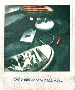 Imagen decorativa con la leyenda "Solo mis cosas, nada más."